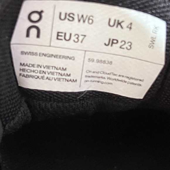 On Cloud Swiss Engineered Black running Sneakers Women’s size 6 - Picture 10 of 14